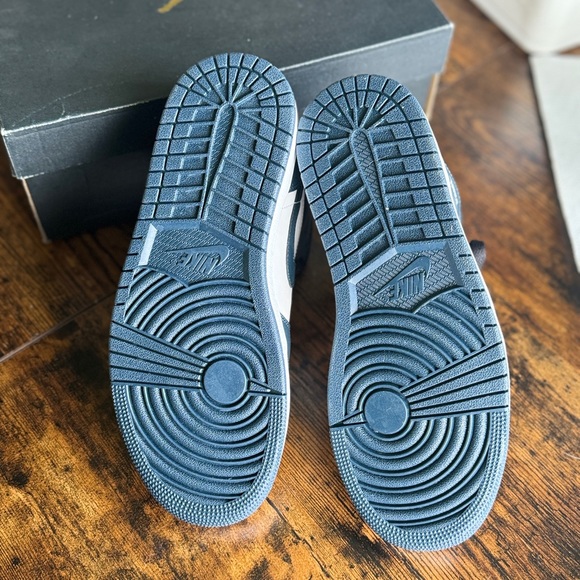Air Jordan 1, size 8 - Picture 2 of 6